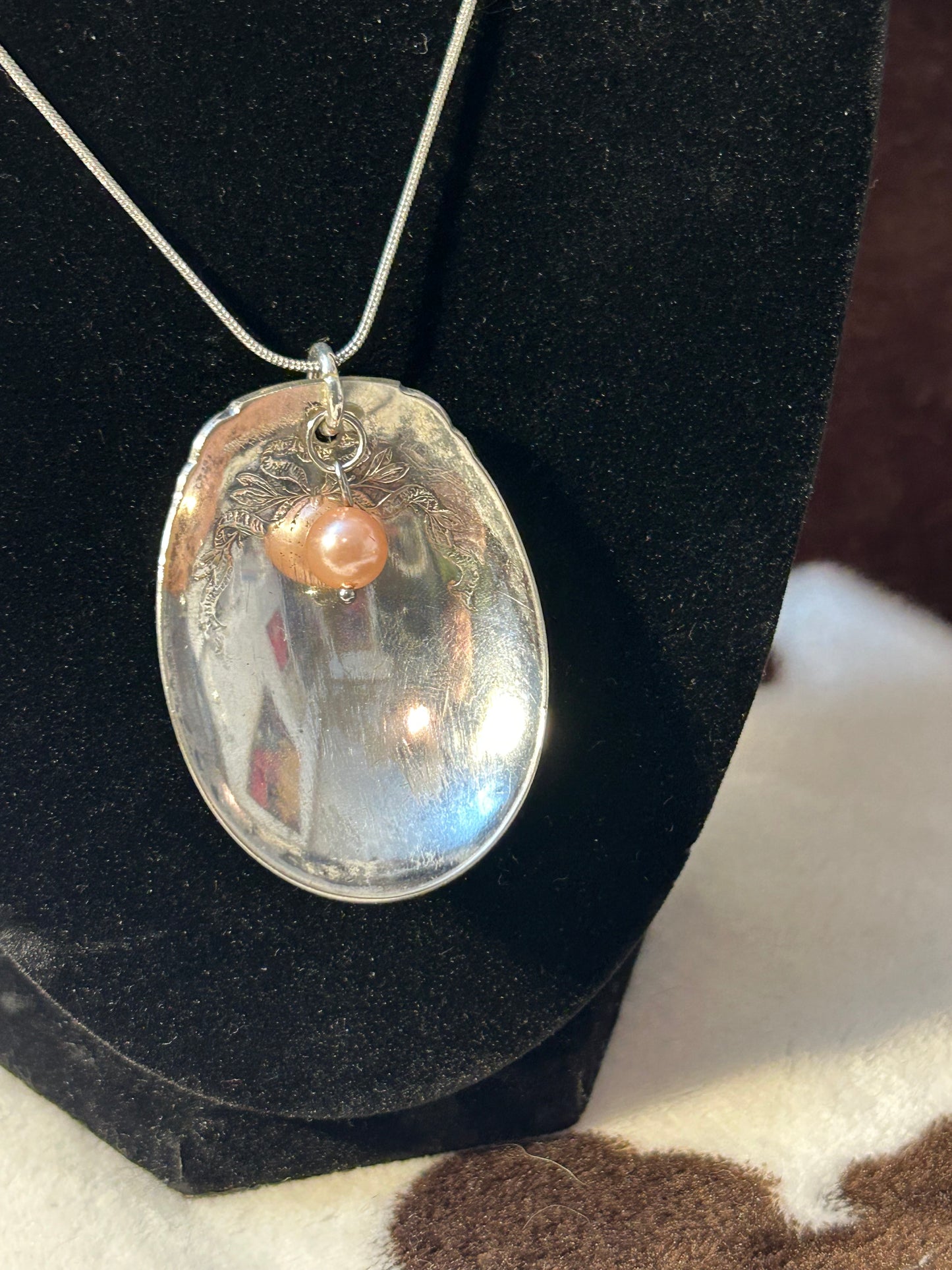 Ribbon Shell Necklace